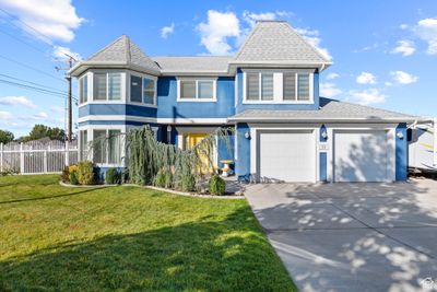 View of front facade with a front lawn and a garage | Image 2