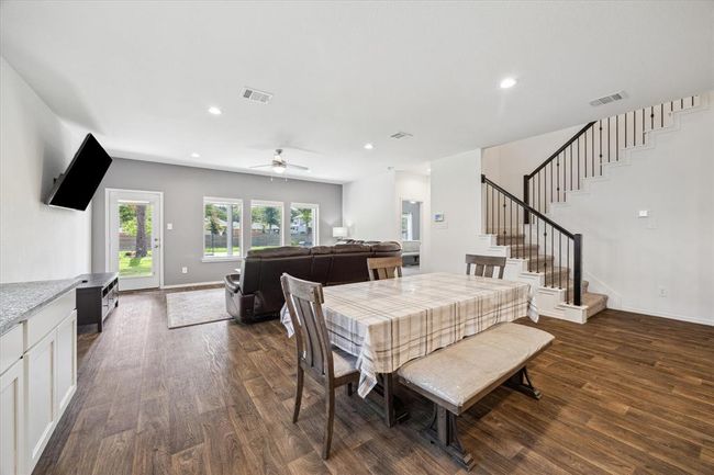 922 Forest Vw, House other with 5 bedrooms, 3 bathrooms and 3 parking in New Caney TX | Image 11