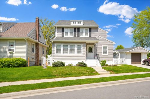 62 Leaman Pl, Lynbrook, NY, 11563-2419 | Card Image
