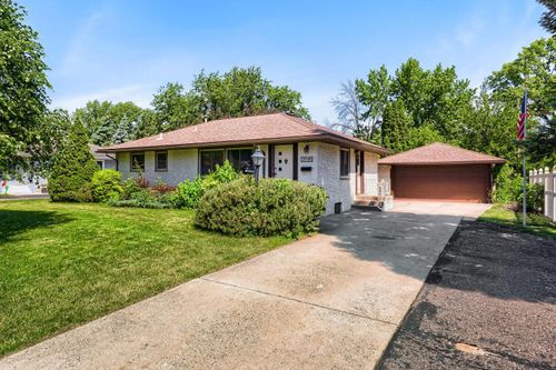 3718 Commodore Dr, Brooklyn Center, MN, 55429-2508 | Card Image