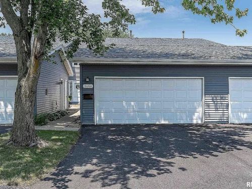 1-3060 Parkwild Dr, Bettendorf, IA, 52722-2245 | Card Image