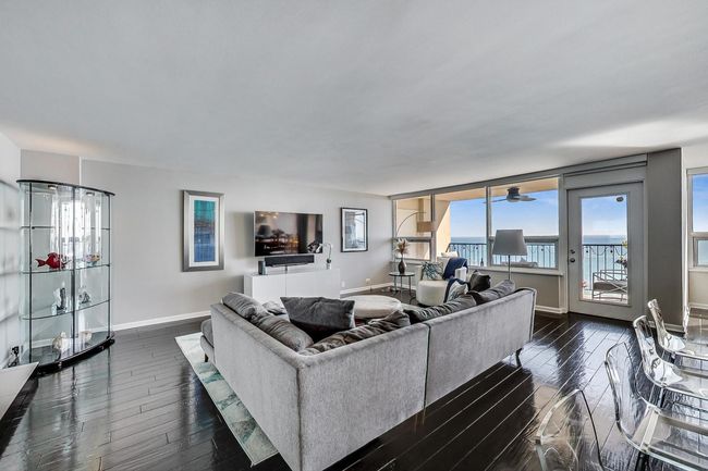 APT-28C - 5733 N Sheridan Rd, Home with 2 bedrooms, 2 bathrooms and 1 parking in Chicago IL | Image 8