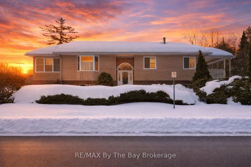 45 40th St N, Wasaga Beach, ON, L9Z1Z9 | Card Image