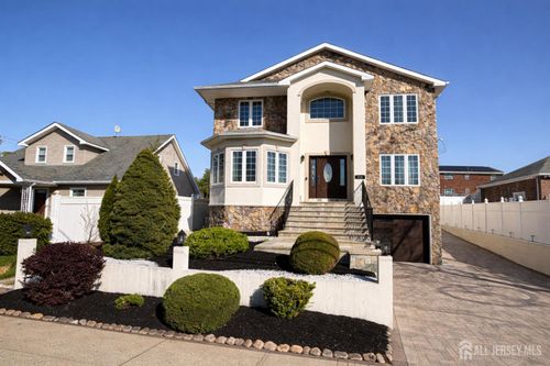 618 Lee St, Perth Amboy, NJ, 08861-2412 | Card Image
