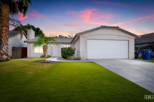 3921 White Sands Dr, Bakersfield, CA, 93313-4498 | Card Image