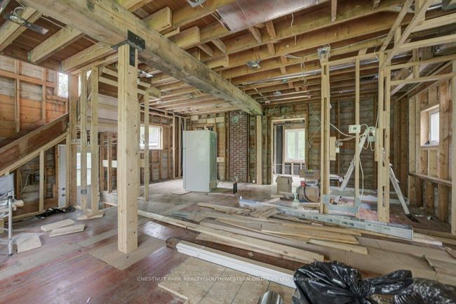 1030 Dundas St S, House other with 4 bedrooms, 1 bathrooms and 4 parking in Cambridge ON | Image 5