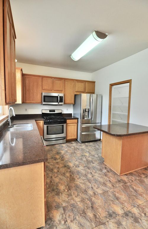 15223 Dupont Path, Apple Valley, MN, 55124-5894 | Card Image
