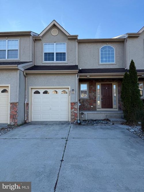 111 Glacier Dr, BERLIN, NJ, 08009-9379 | Card Image