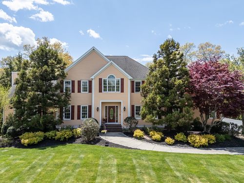 101 Meadowbrook Ln, Westport, MA, 02790-4360 | Card Image