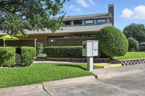 1008 Forest Creek St, Benbrook, TX, 76126-2752 | Card Image