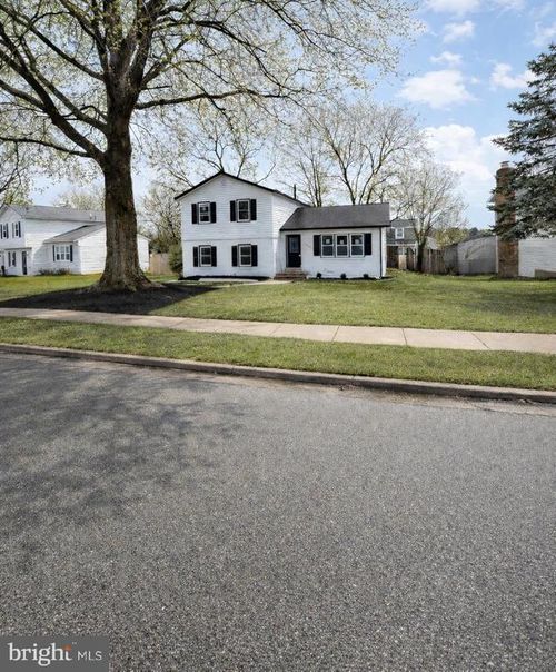 8300 Highland St, MANASSAS, VA, 20110-3617 | Card Image