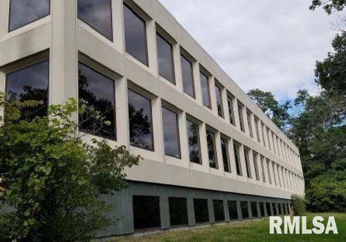 fl-3rd-3561 60th St, Moline, IL, 61265-5830 | Card Image