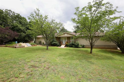 2453 Sioux Dr, Sulphur, OK, 73086-8813 | Card Image