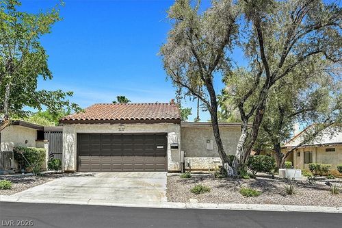2450 El Paseo Cir, Las Vegas, NV, 89121-4009 | Card Image