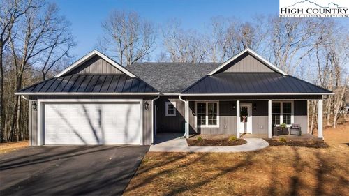 559 Memorial Park Dr, Sparta, NC, 28675-9729 | Card Image