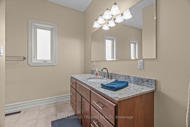 9416 Hickory Dr, House other with 3 bedrooms, 4 bathrooms and 10 parking in Strathroy ON | Image 21