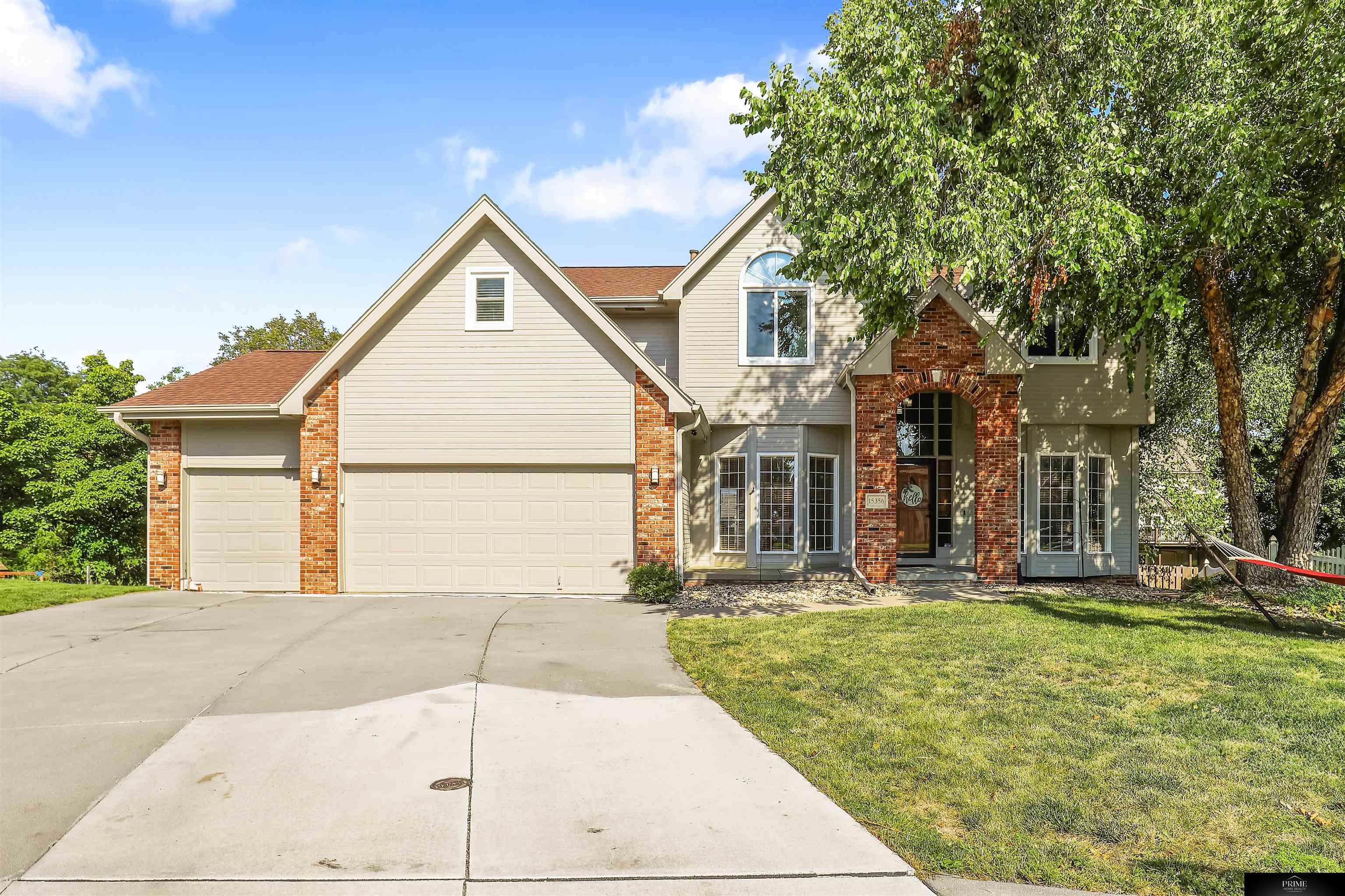 Hillside Cir, Omaha, NE 68154