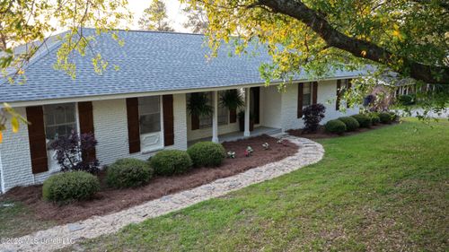 20 Buccaneer Dr, Hattiesburg, MS, 39402-9541 | Card Image