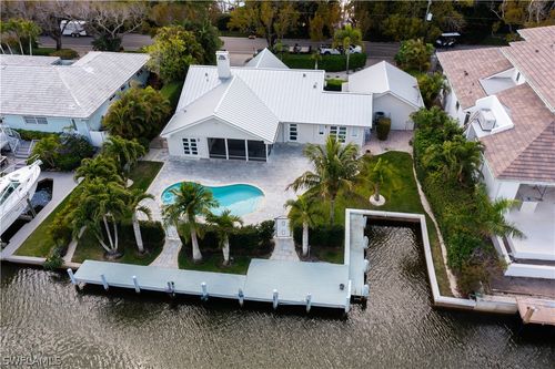 675 18th Ave S, NAPLES, FL, 34102-7538 | Card Image