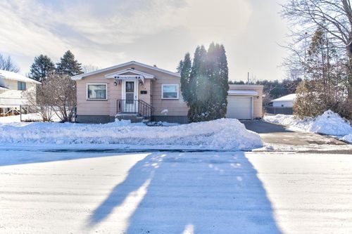 118 Coleman St, Marinette, WI, 54143-2916 | Card Image