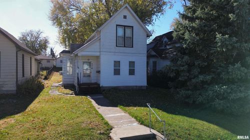825 11th Ave S, Clinton, IA, 52732-6317 | Card Image