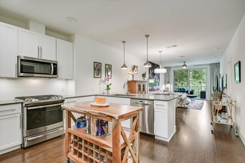 623-2733 Dulce Ln, Austin, TX, 78704-4466 | Card Image