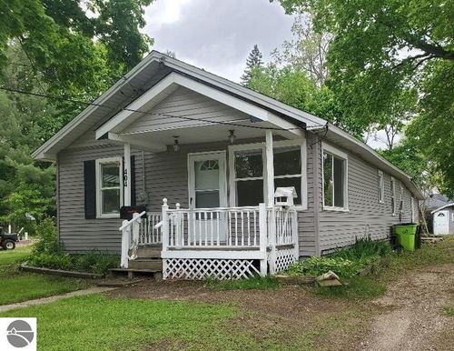 404 E 6th St, Clare, MI, 48617-1628 | Card Image