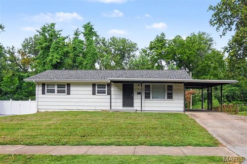 137 Forestwood Dr, Ferguson, MO, 63135-2826 | Card Image
