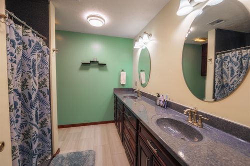 2041 Ridgeview Rd, Salina, KS, 67401-8459 | Card Image