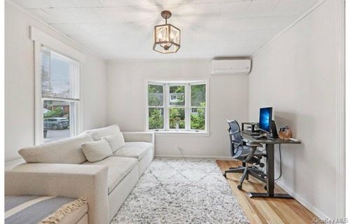 33 Chestnut St, Pearl River, NY, 10965-2142 | Card Image