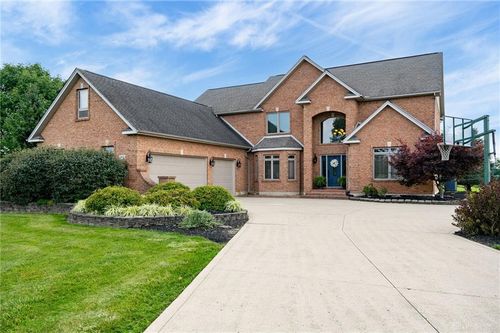929 Knollhaven Rd, Xenia, OH, 45385-8451 | Card Image