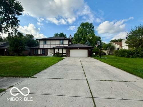 888 Briarwood Dr, Greenwood, IN, 46142-3712 | Card Image