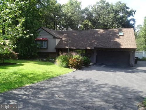 75 Laurel Dr, FAYETTEVILLE, PA, 17222-9526 | Card Image