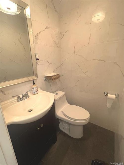 a-534 Merrick Rd, Lynbrook, NY, 11563-2352 | Card Image