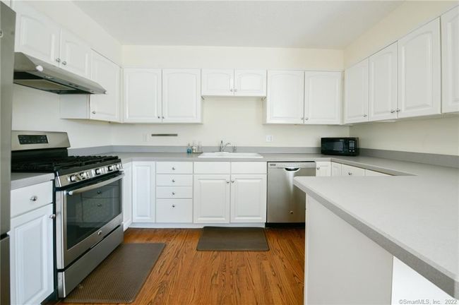 large eat in kitchen | Image 7