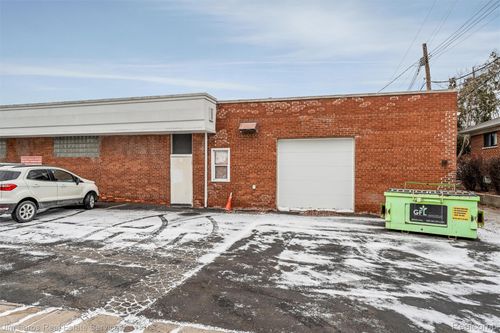 18703 E 10 Mile Rd, Roseville, MI, 48066-3957 | Card Image