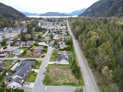 839 Myng Cres, Harrison Hot Springs, BC, V0M1K0 | Card Image
