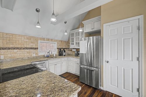 72 Putnam Dr, Carmel, NY, 10512-5646 | Card Image