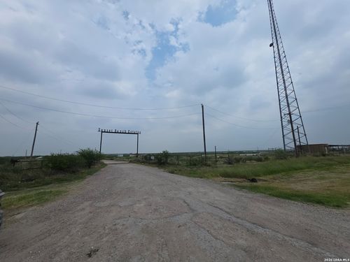 2142 Sunbeam Rdg, Eagle Pass, TX, 78852 | Card Image