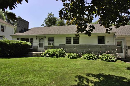 19 Robinson Ave, Bennington, VT, 05201-1851 | Card Image