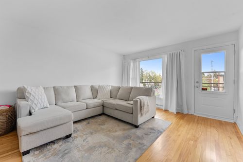 5733 Boul Roi-René, Montréal, QC, H1K3E6 | Card Image