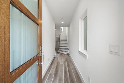 There is an inviting entry way | Image 3