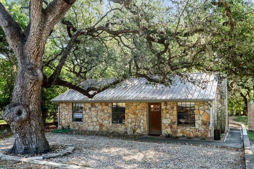 202 Leveritts Loop, Wimberley, TX, 78676-9486 | Card Image