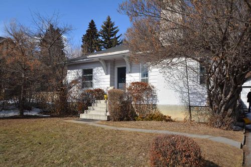 1104 Sifton Boulevard Sw, Home with 3 bedrooms, 2 bathrooms and 2 parking in Calgary AB | Card Image