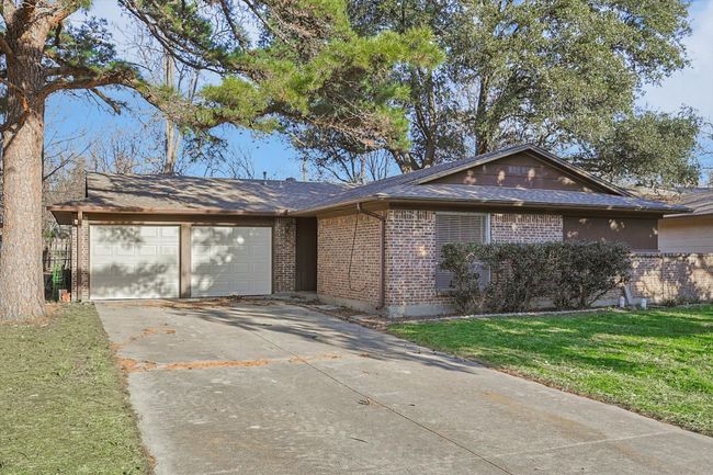 Brand new garage doors and motors | Image 4
