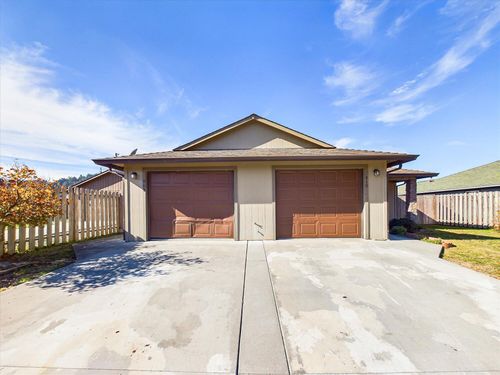 910 Hilda Court, Rio Dell, CA, 95562 | Card Image