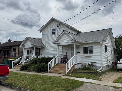 11-9-11 W Lawton St, Edgerton, WI, 53534-2009 | Card Image