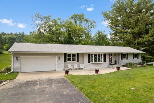 W8748 Pine Hollow Road, Arlington, WI, 53955 | Card Image