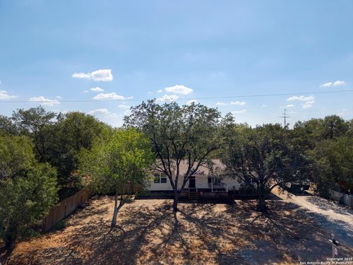 906 County Line Rd, Jourdanton, TX, 78026-5005 | Card Image