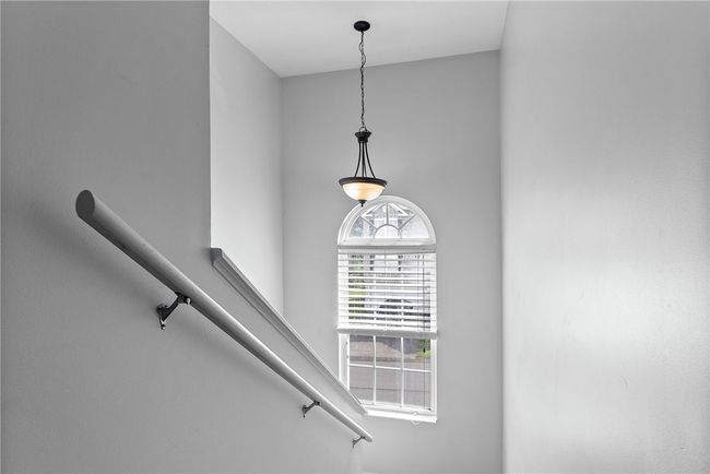 206 Mountain Dr, Townhouse with 3 bedrooms, 3 bathrooms and 2 parking in Carnegie PA | Image 16